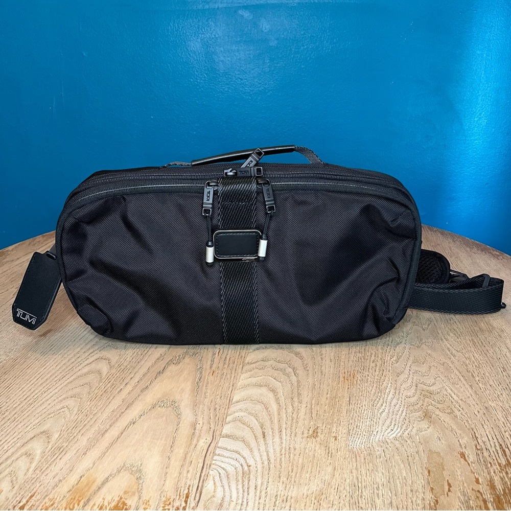 NWOT Tumi ALPHA BRAVO Esports Pro Sling Pack Crossbody Gaming Tech Laptop Bag
